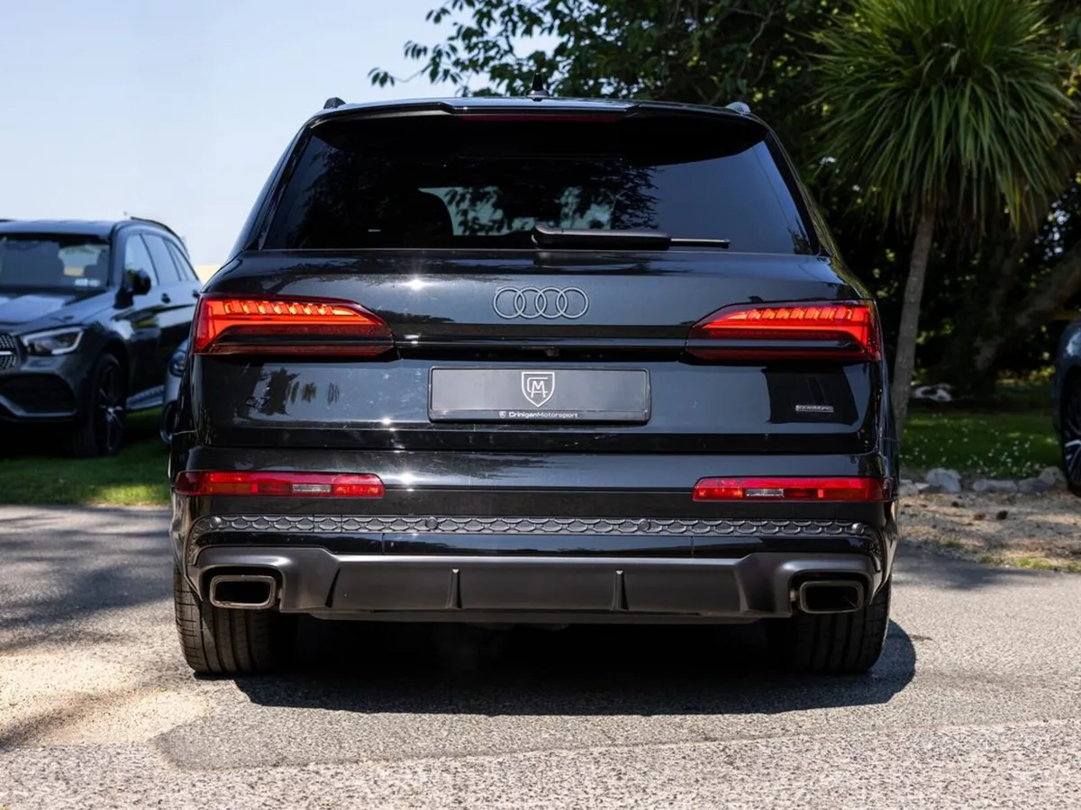 Audi Q7 TFSIe S Line Black Edition - Image 5