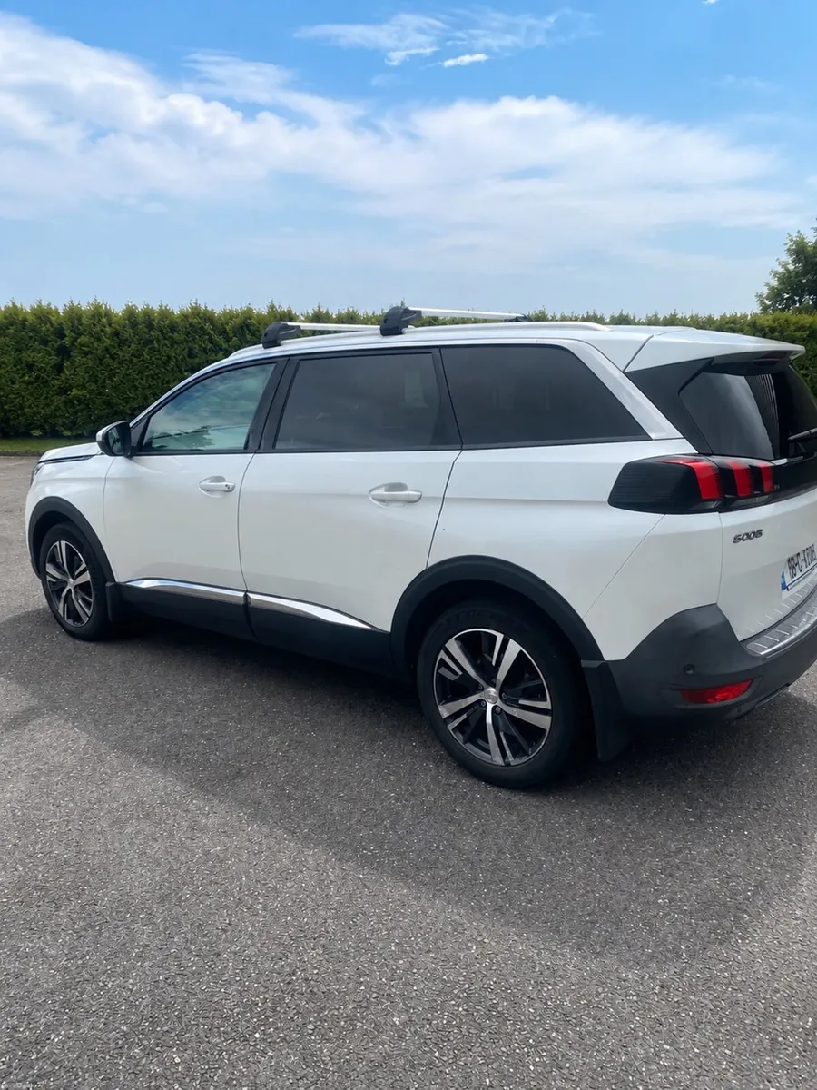 Peugeot 5008 Allure 1.6 Blue HDI 120 4 - Image 4