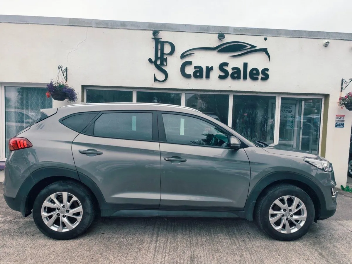 Hyundai Tucson 2WD Executive - Image 2