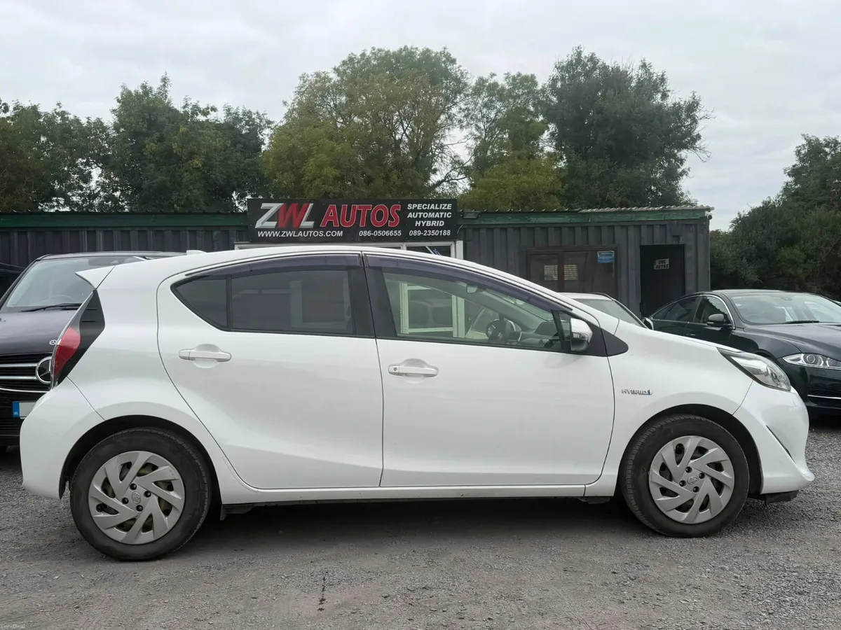 182 Toyota Aqua  Hybrid - Image 6