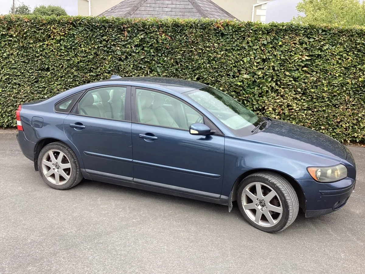 Volvo S40 1.6 - Image 1