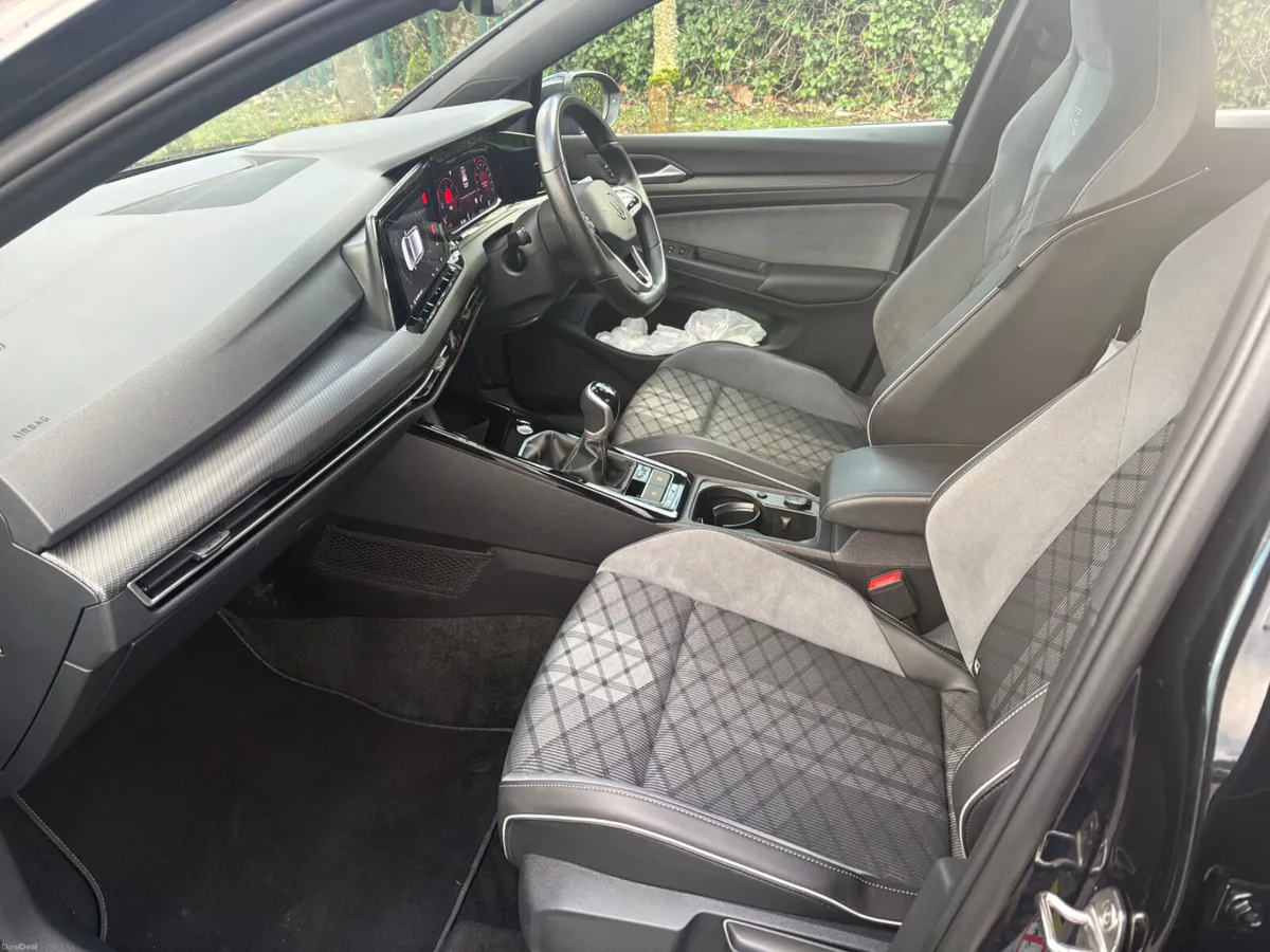 Volkswagen Golf 2023 R Line - Image 5