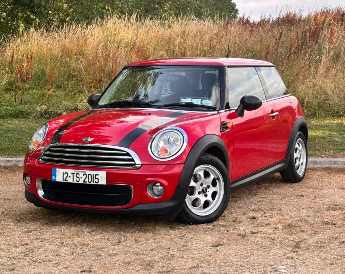 MINI One 1.6 D 3DR  // Reverse cam & car play - Image 2