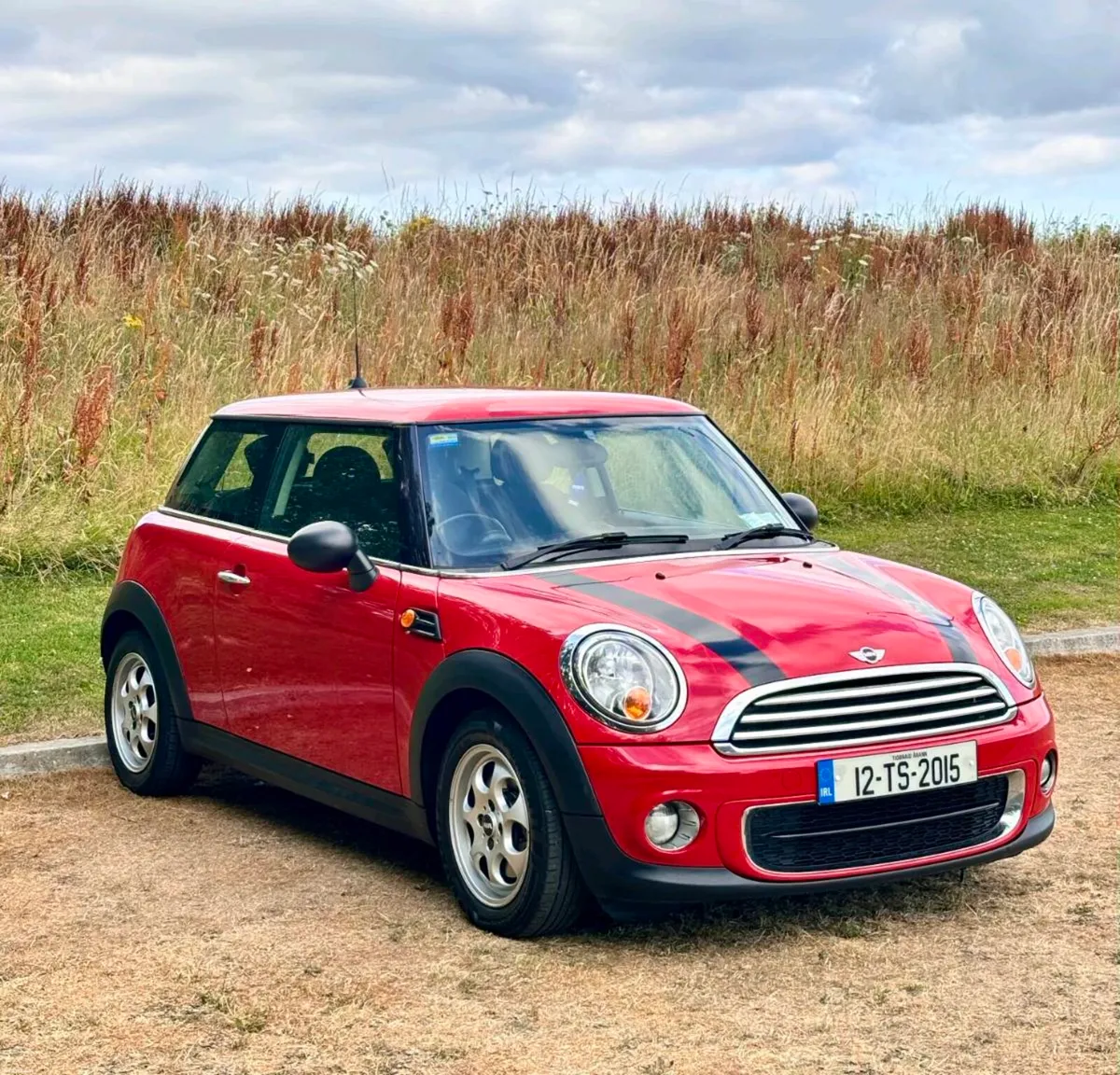 MINI One 1.6 D 3DR  // Reverse cam & car play - Image 1