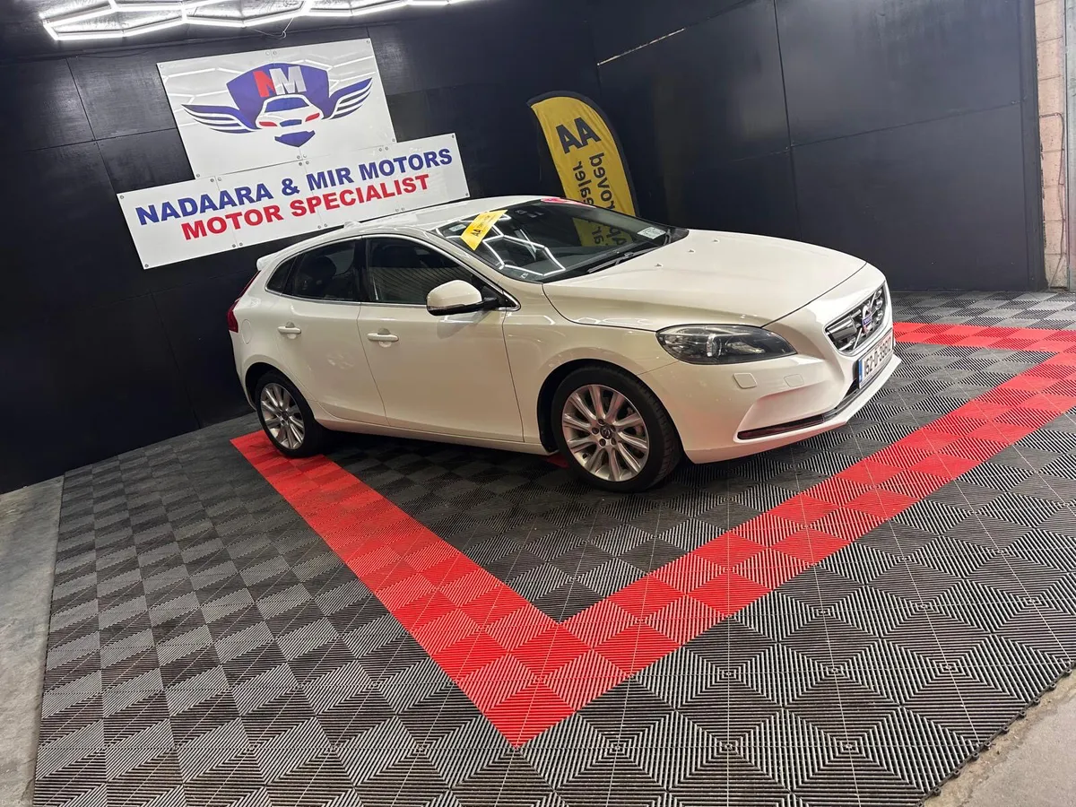 Volvo V40 2015 Auto - Image 2