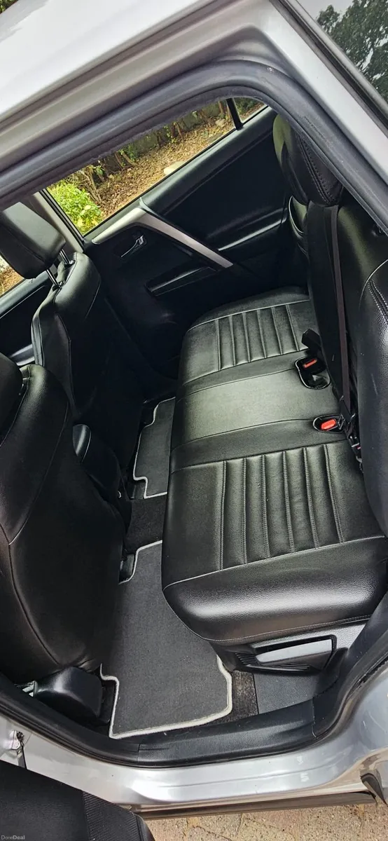 Toyota RAV4 Hybrid 2018 - Automatic - Image 4