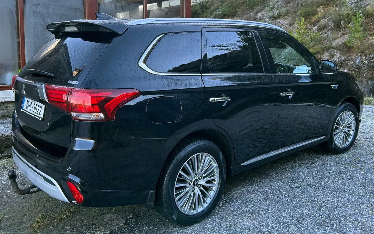Mitsubishi Outlander 2021 Plug-In Hybrid Automatic - Image 6