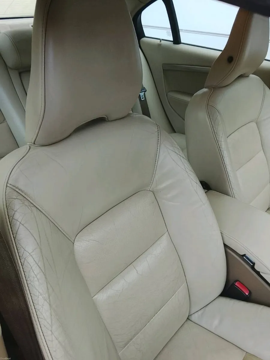 Car - Image 4