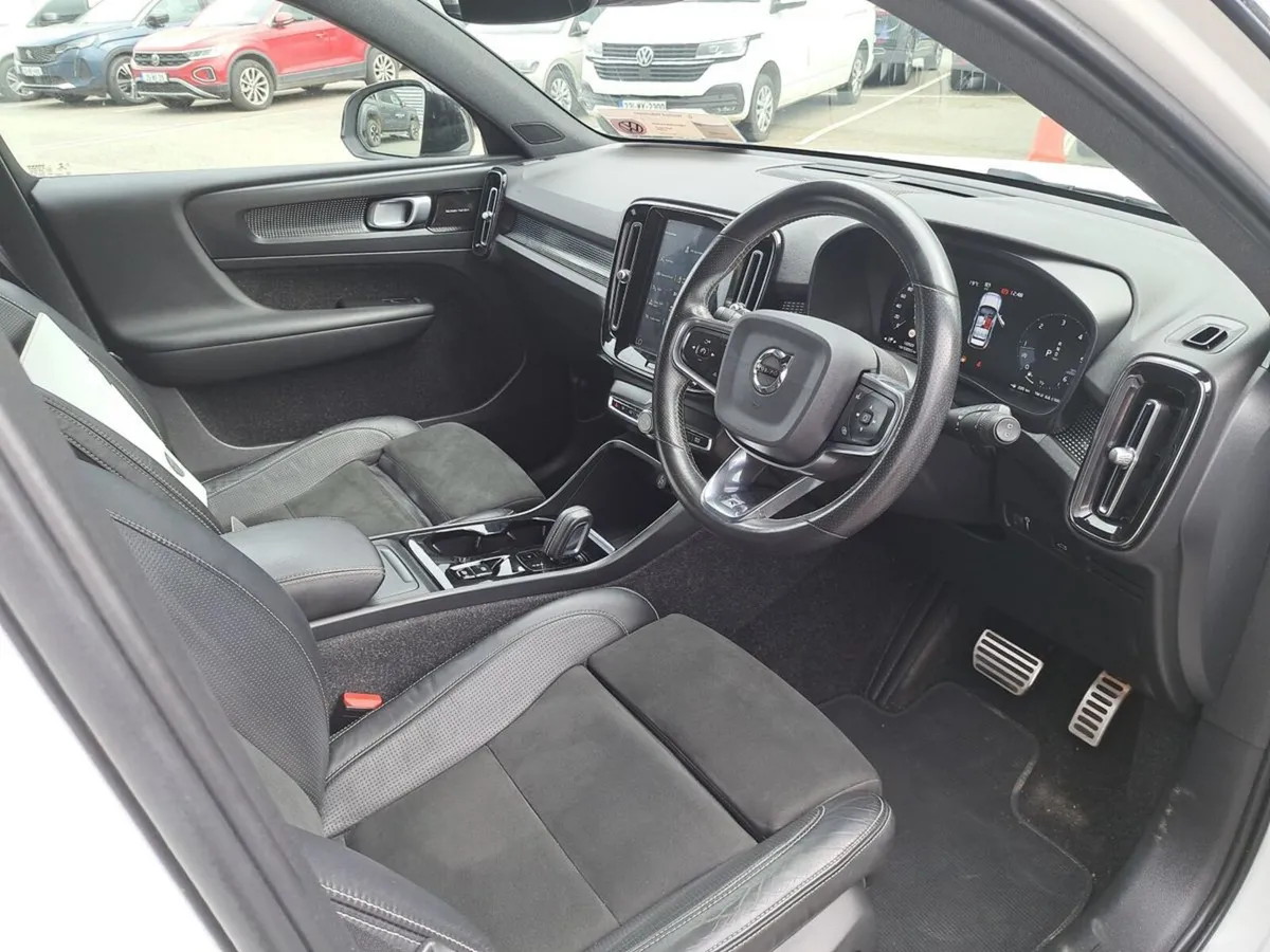 Volvo XC40 D3 DIESEL (150hp) R-Design Auto - Image 6