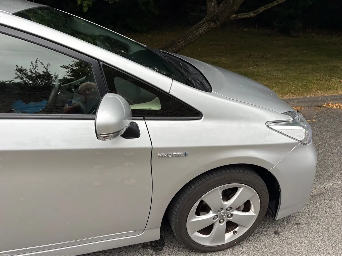 Toyota Prius 2015 - Image 6