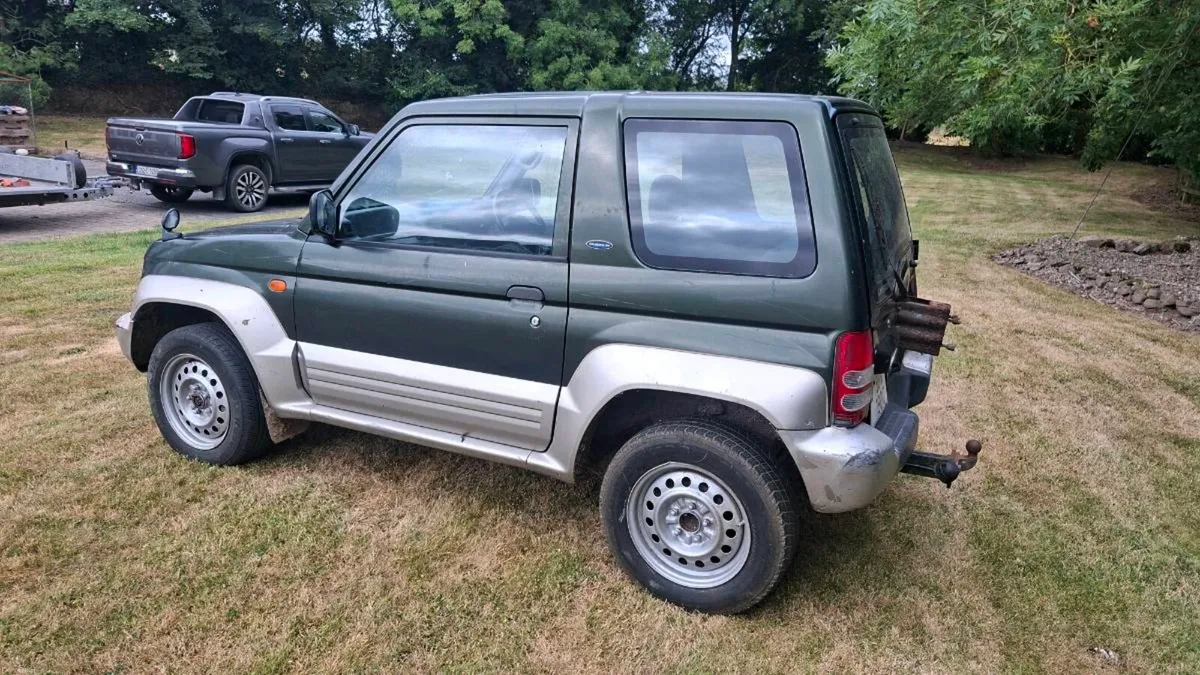 Pajero junior jeep - Image 3