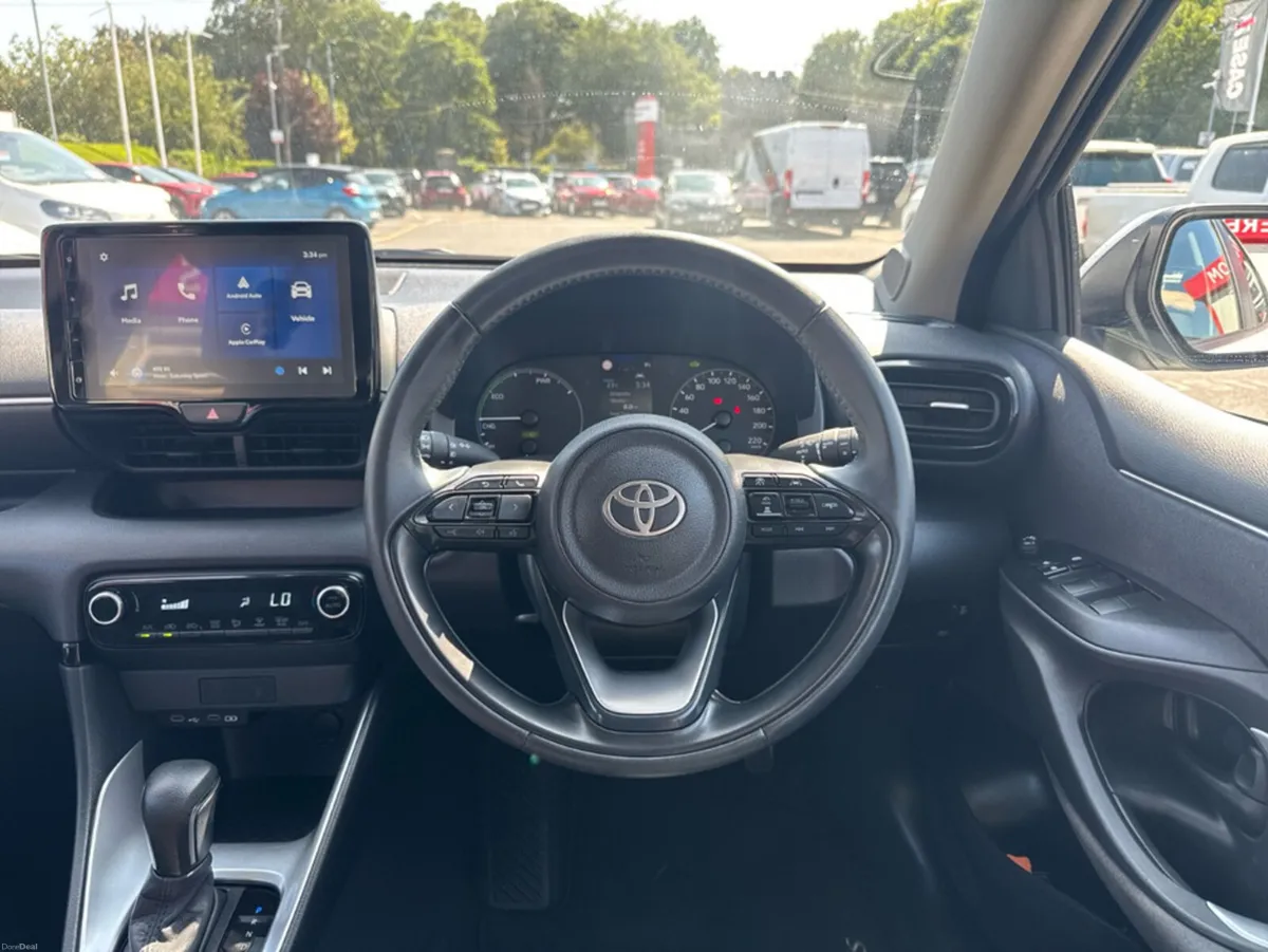 Toyota Yaris HYBRID 115 LUNA - Image 6