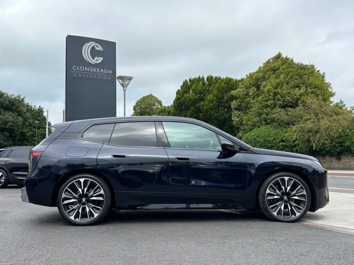 BMW iX XDRIVE45 M SPORT, 23 INCH ALLOYS - Image 2
