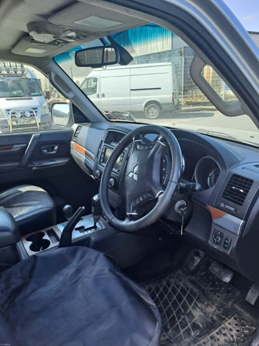 Mitsubishi Pajero 2012 - Image 4