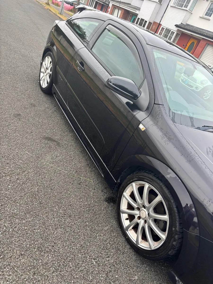 Opel Astra GTC - Image 2