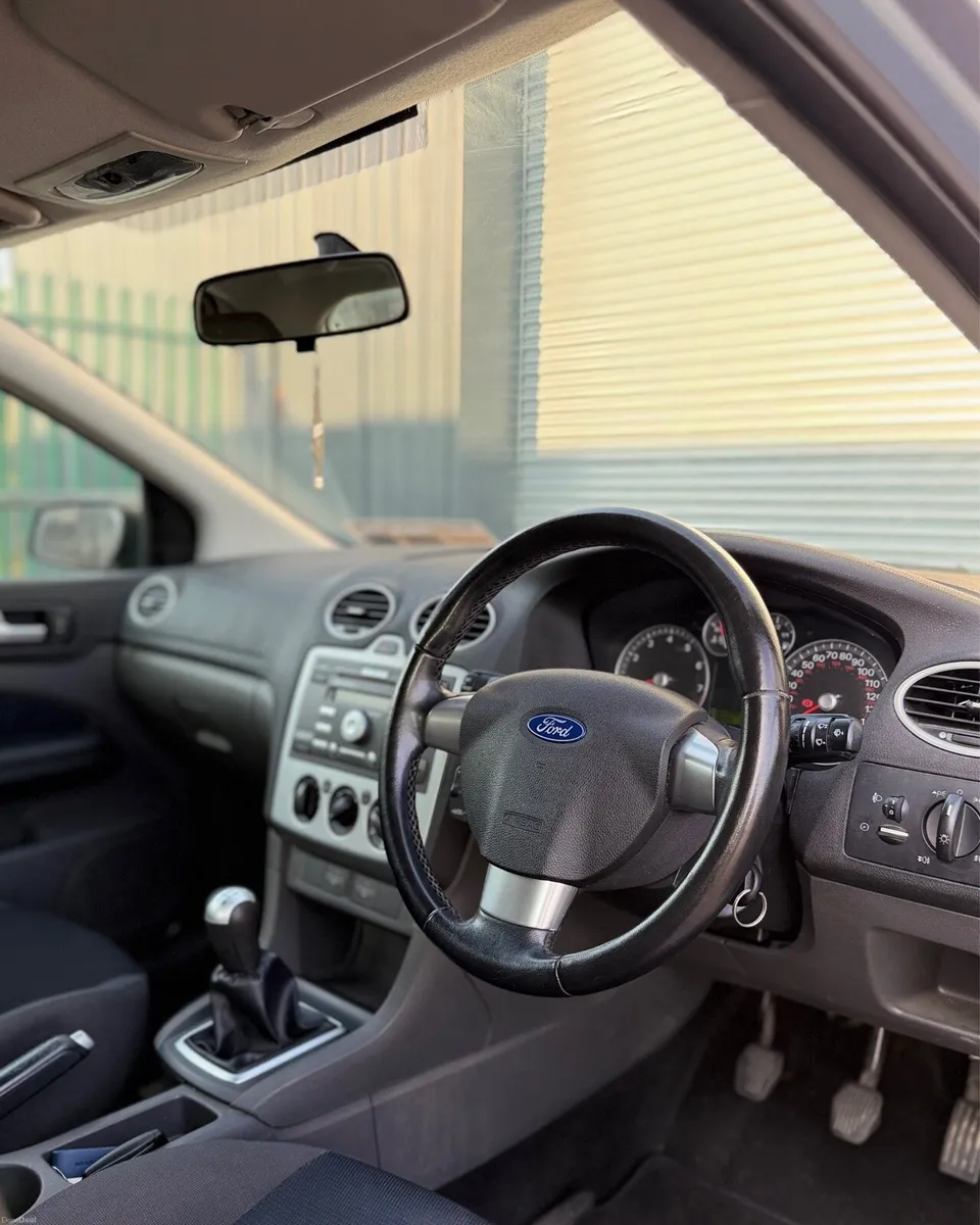 2005 Ford Focus - ZeTec - 1.6L - Image 2