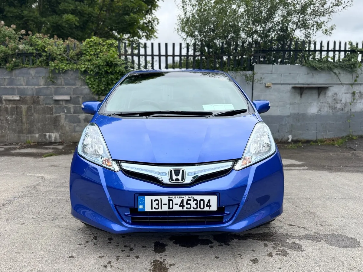 2013 HONDA FIT. NEW NCT & TAX. AUTO 1.3L HYBRID - Image 2