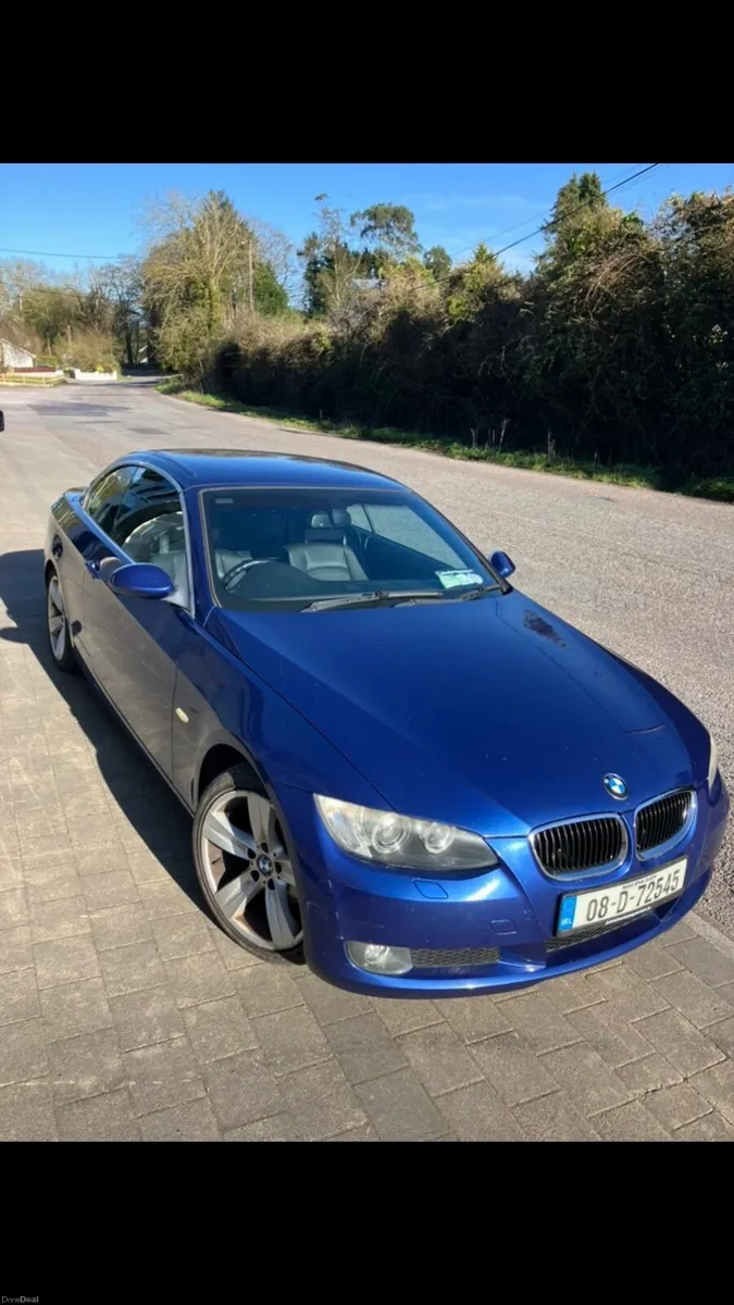 BMW 320 convertible year 2008 - Image 3