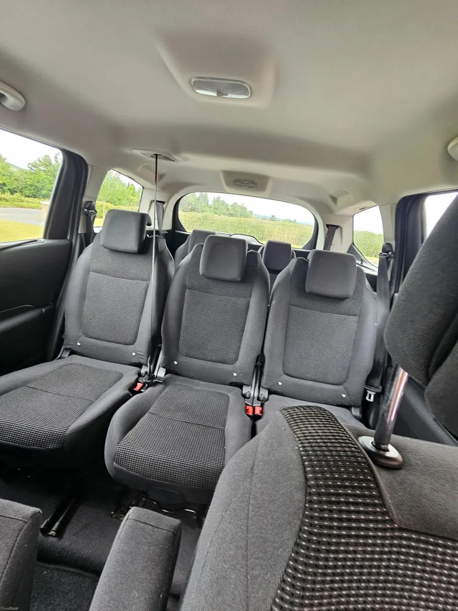 Peugeot 5008 2015 - Image 2
