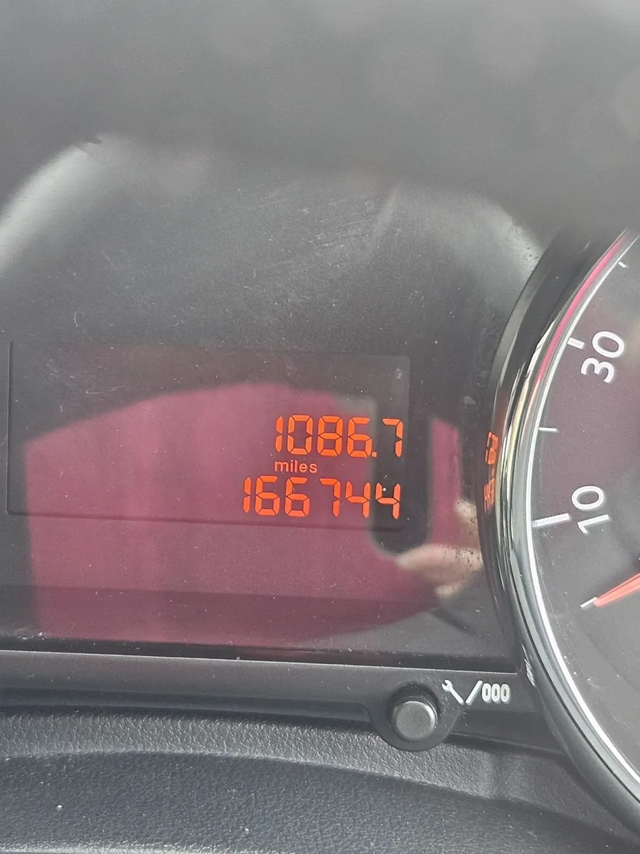 Peugeot 5008 2015 - Image 1