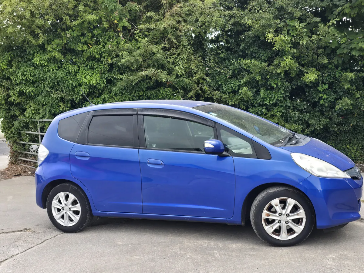 €2999Honda Fit 2012 automatic.  Hybrid  €2999 - Image 3