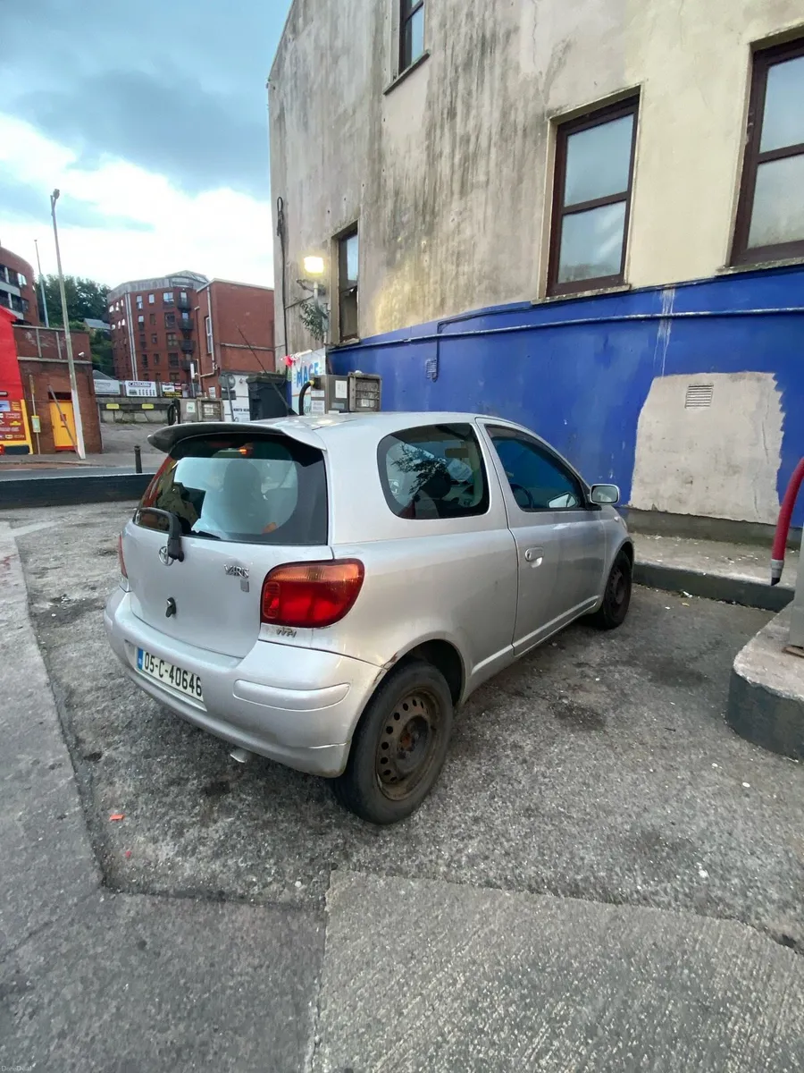 Toyota Yaris 2005 - Image 3