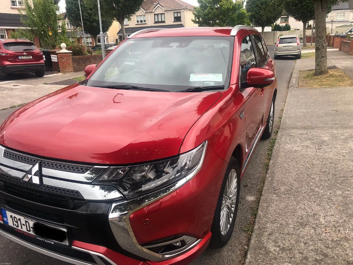 Mitsubishi Outlander 2019 Petrol plug-in Hybrid - Image 3