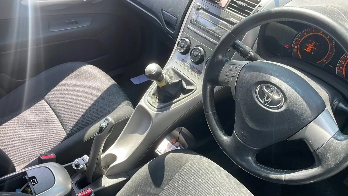 €999 Toyota Auris 2007 petrol ⛽️.  €  999 - Image 4