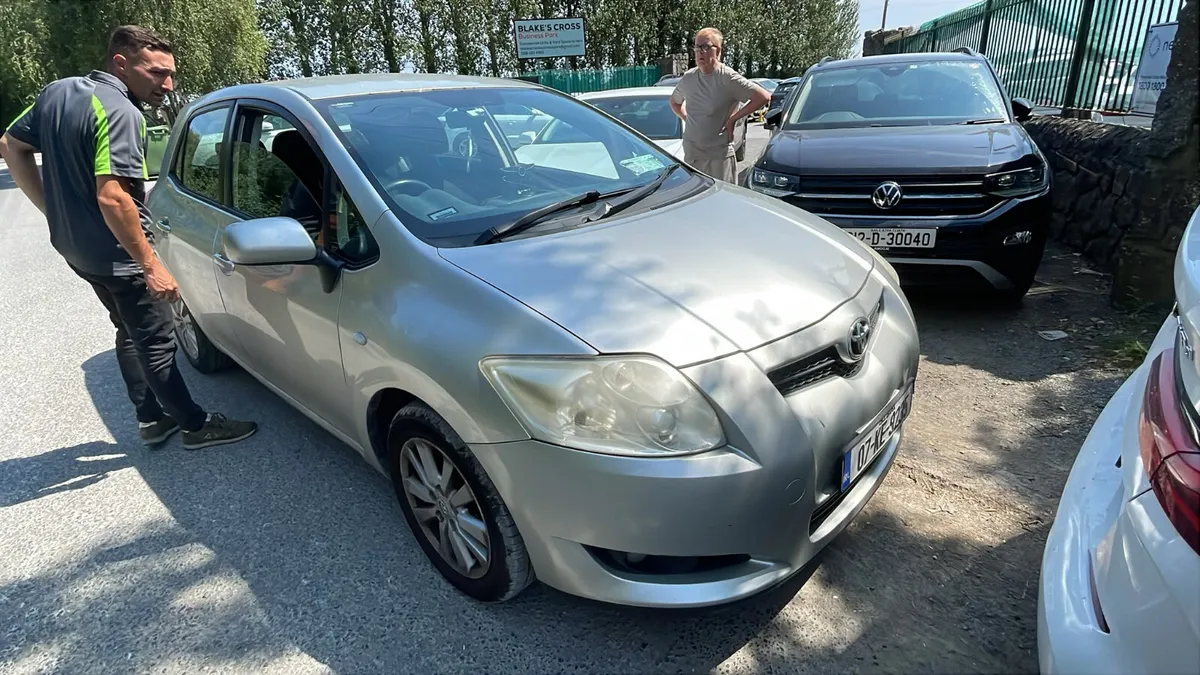 €999 Toyota Auris 2007 petrol ⛽️.  €  999 - Image 3