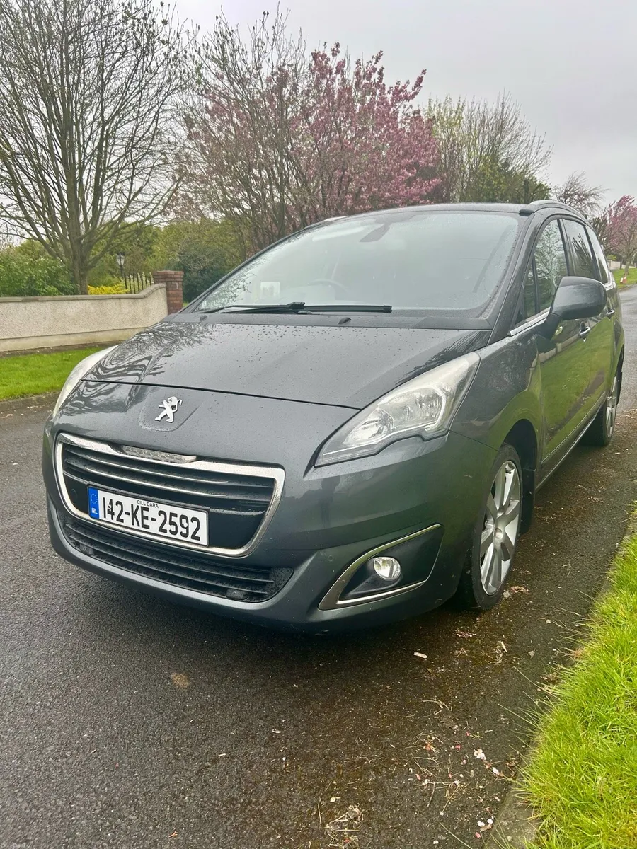 2014 Peugeot 5008 7 seats Glass Roof - Image 3