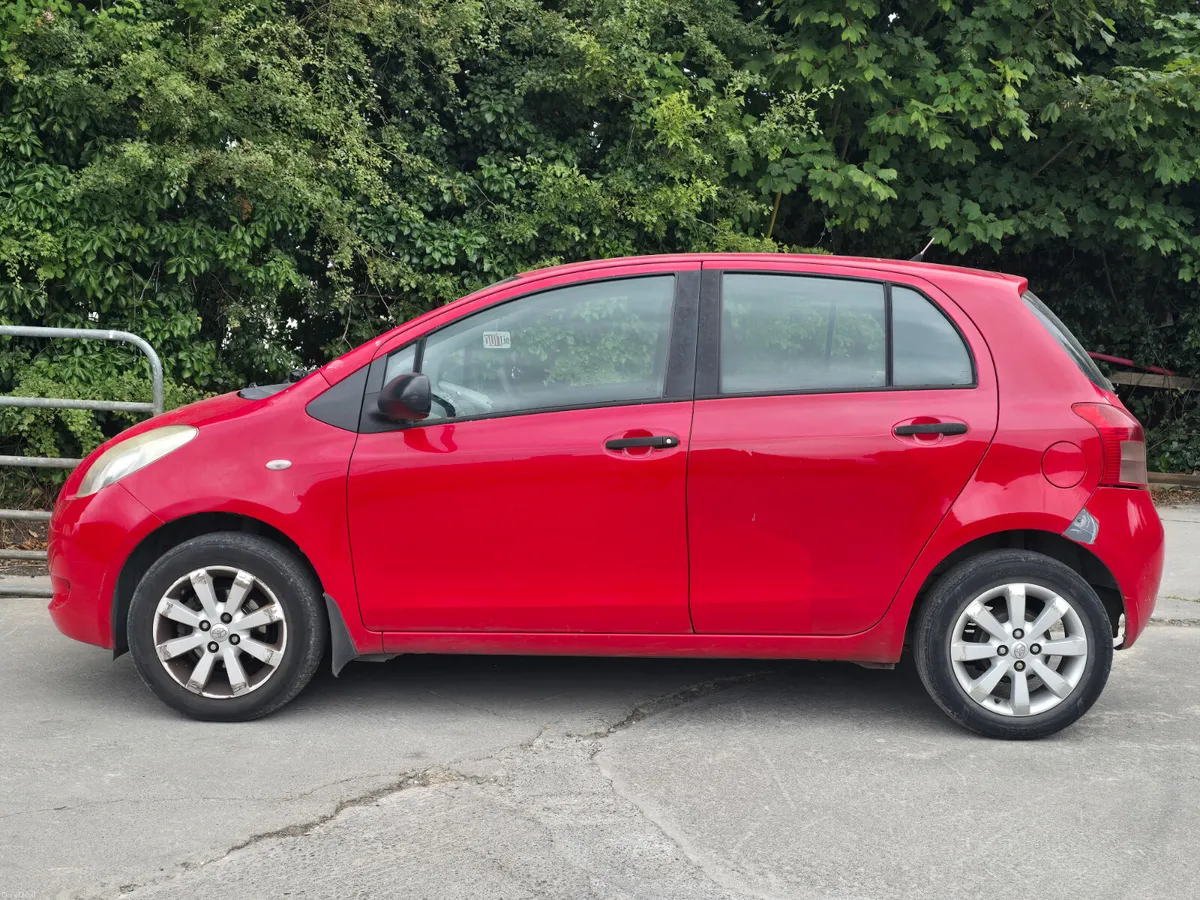 €1555Toyota Yaris 2009 1.0L nct&taxed €1555 - Image 1