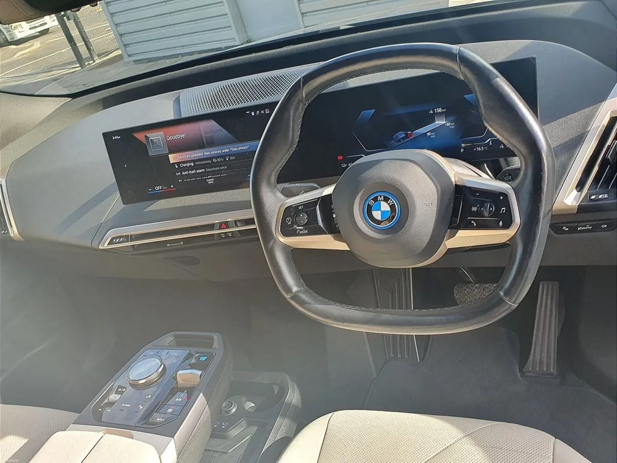 BMW iX xDrive40 M Sport - Image 4