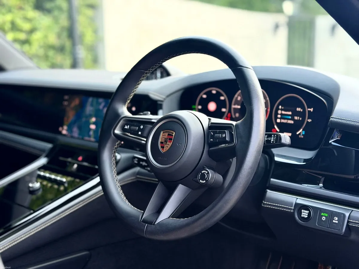 242D Porsche Panamera 4 great spec as new - Image 5