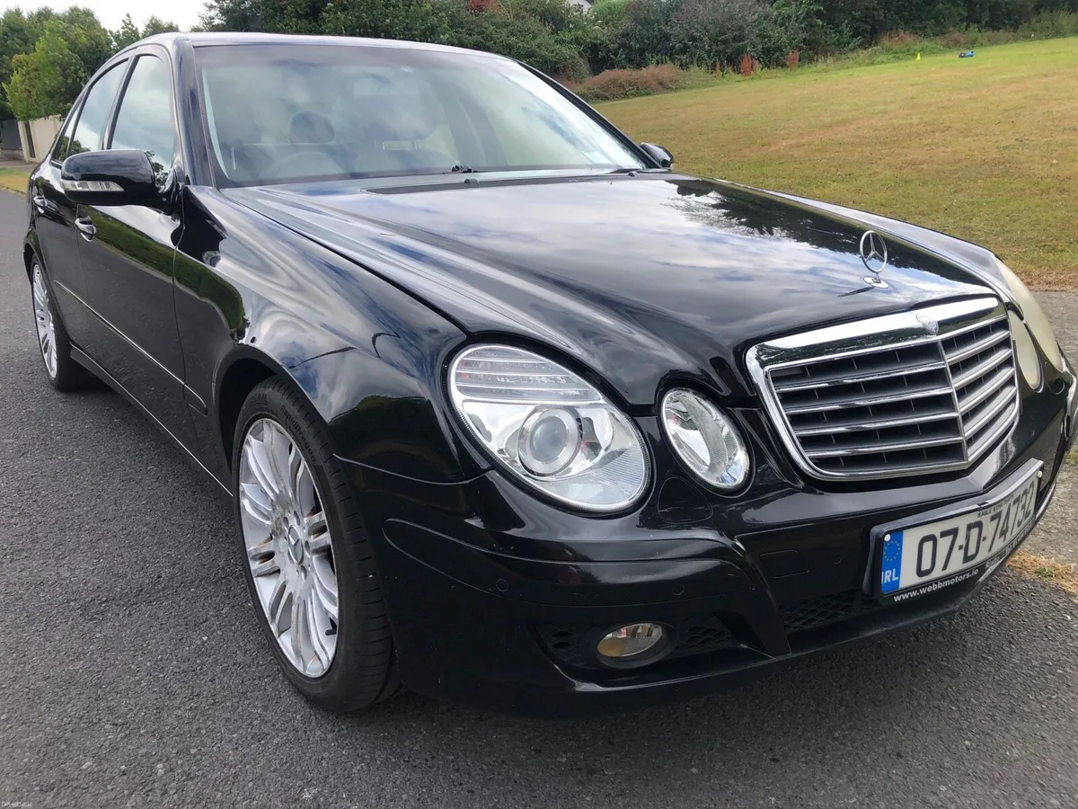 Mercedes E200 com - Image 1