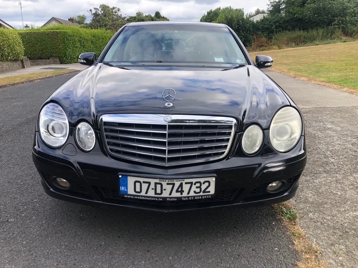 Mercedes E200 com - Image 3