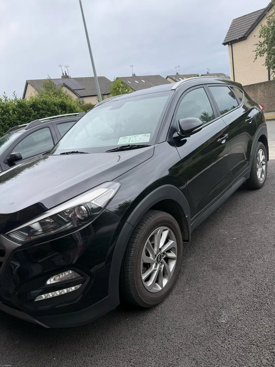 162 Hyundai Tuscon  QUICK SALE (read description) - Image 5