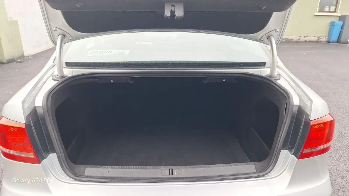 Volkswagen Passat 2013 - Image 3