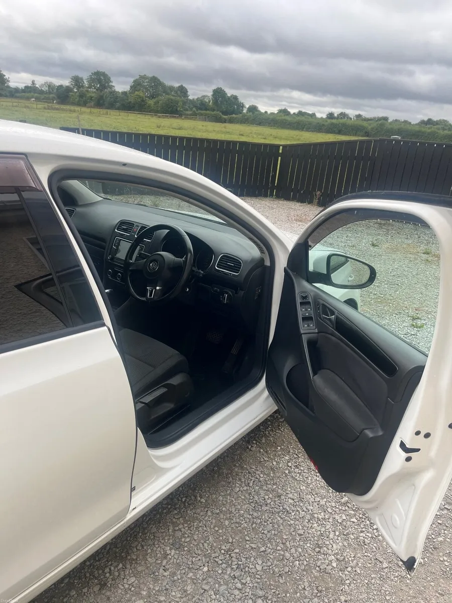 Volkswagen Golf 2012 - Image 2