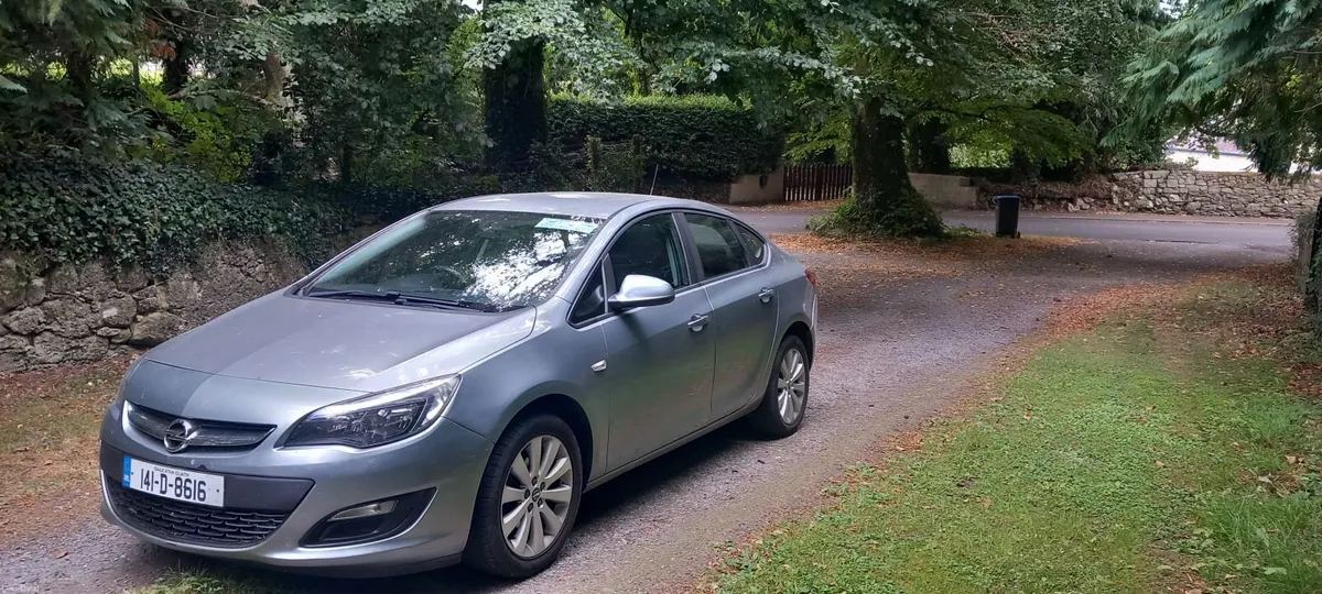 Opel Astra 2014 - Image 2