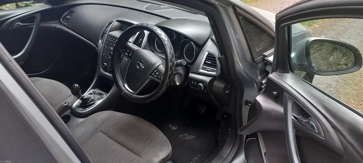 Opel Astra 2014 - Image 4