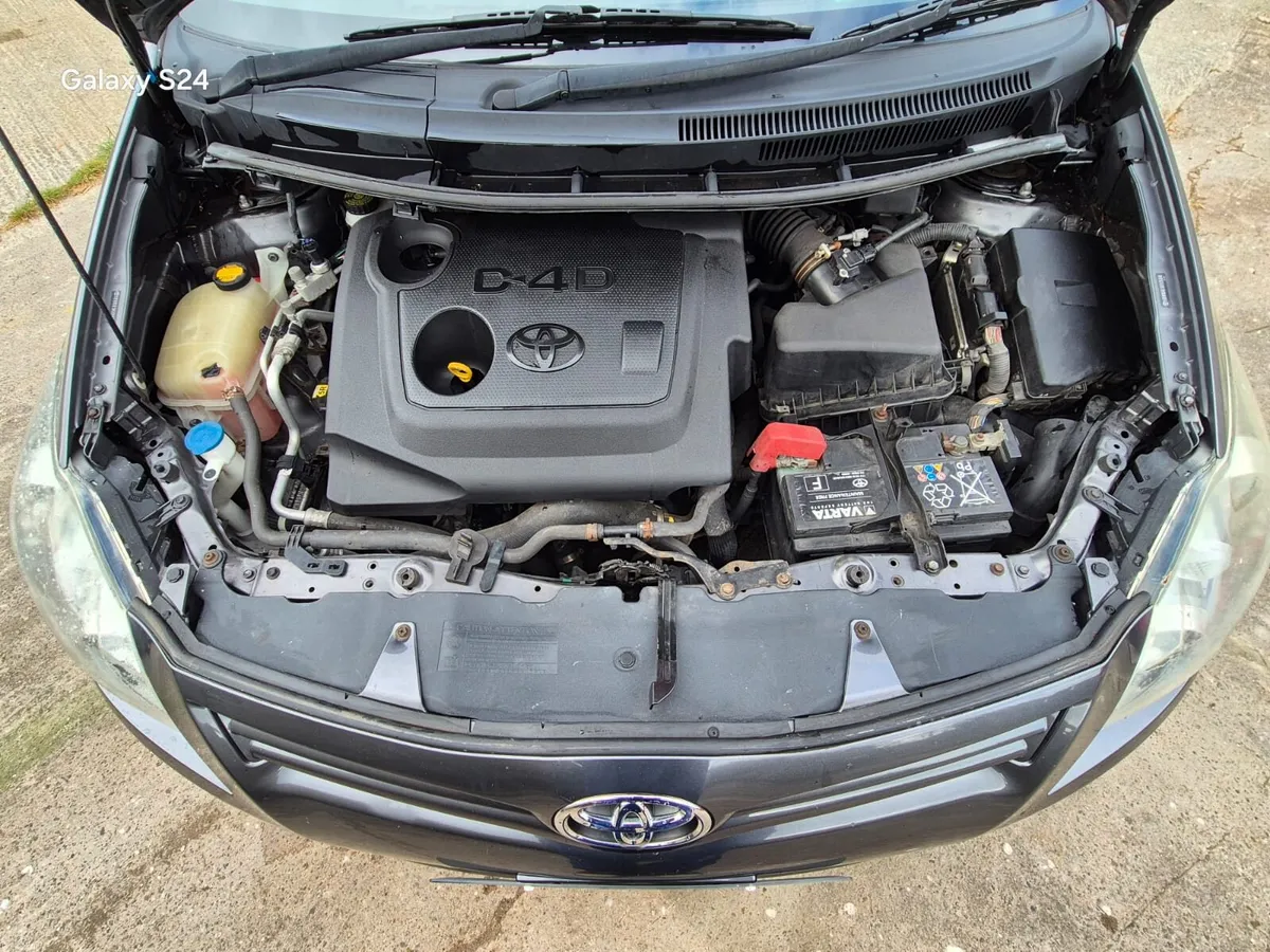Toyota Auris 1.4 NEW NCT LOW KM - Image 6