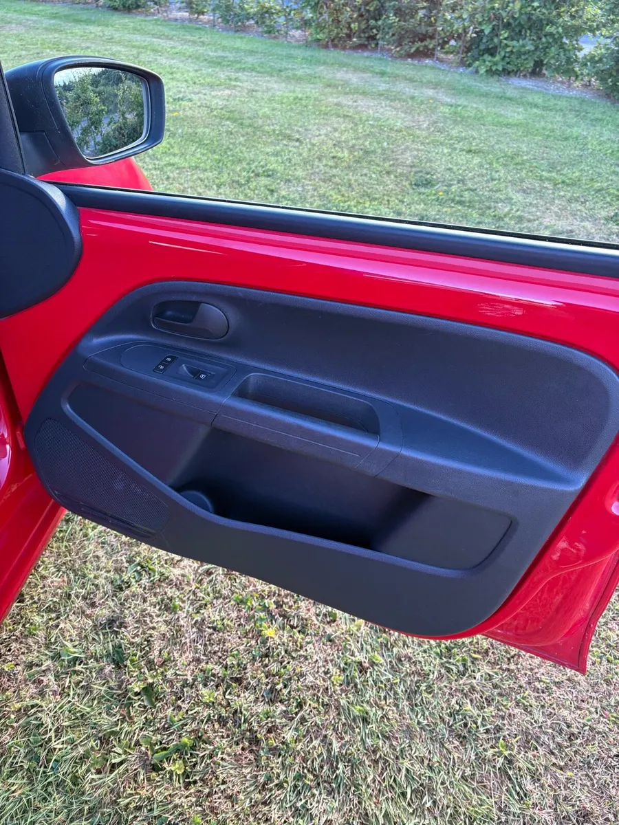 Volkswagen up - Image 4