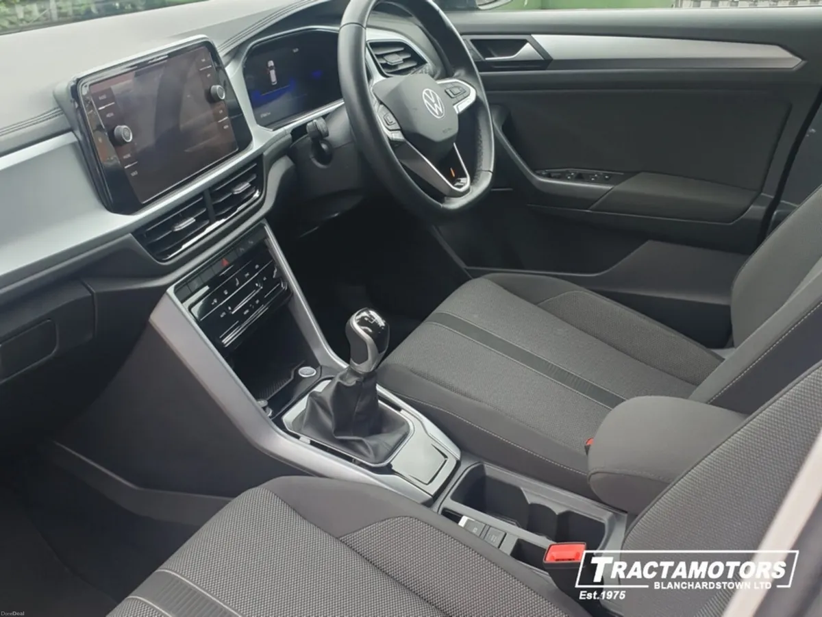 Volkswagen T-Roc LIF PLUS1.0TSI MANUAL 6SPEED FWD - Image 4