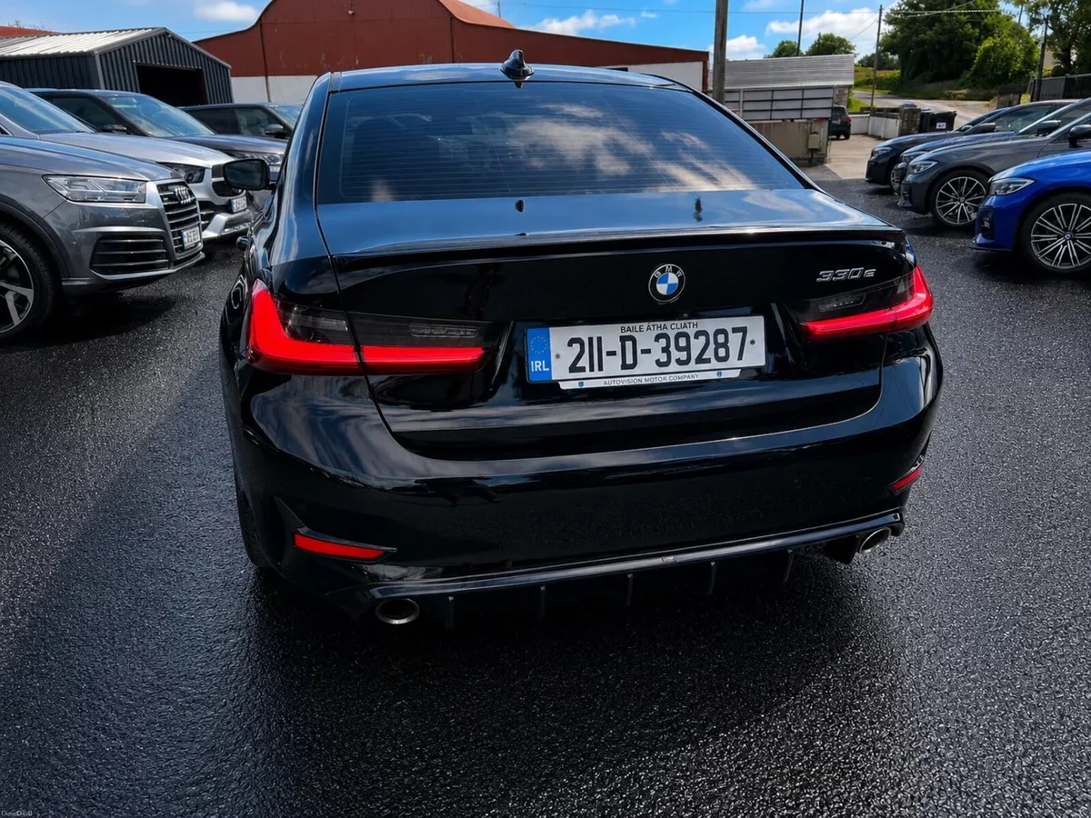 211 BMW 330E SE BLACK WITH ADDED EXTRAS - Image 5