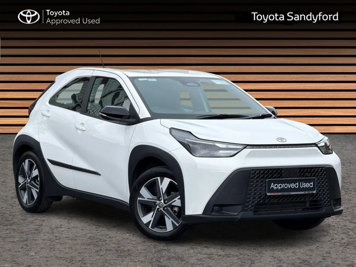 Toyota Aygo X PULSE HYBRID AUTOMATIC // REAR CAMER - Image 1