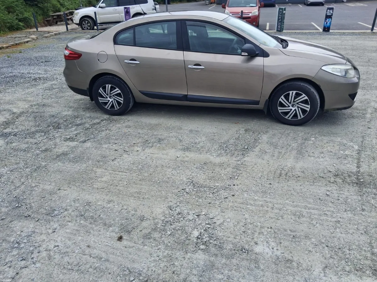 Renault Fluence 2011 - Image 2