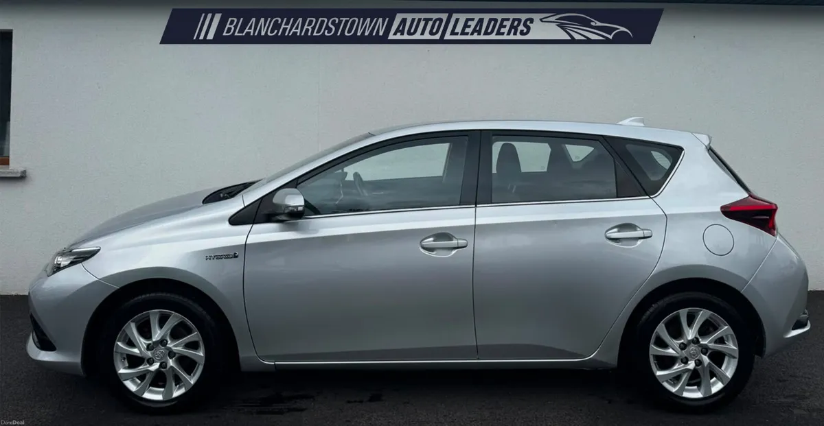 TOYOTA AURIS 1.8 VVTI LUNA HYBRID CVT 136 BHP - Image 2