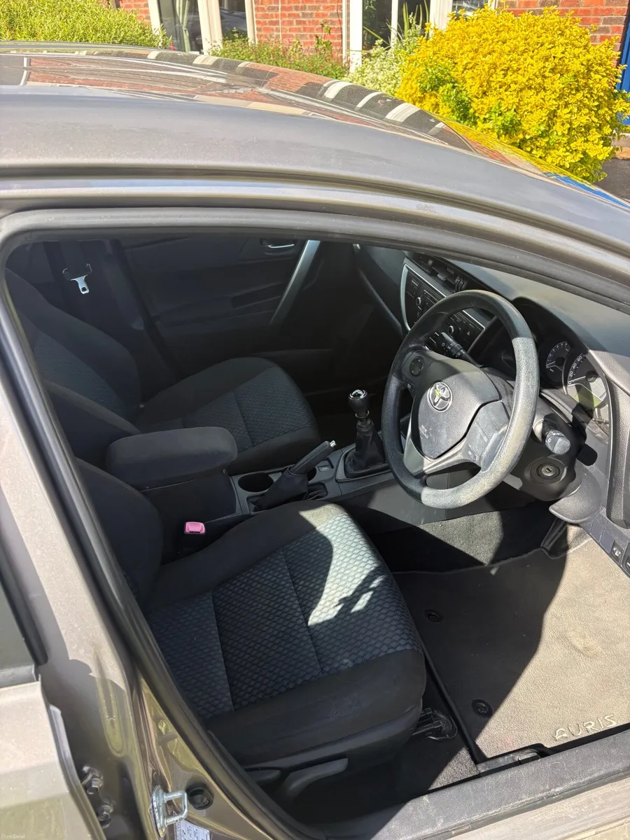 Toyota Auris 2013 - Image 3