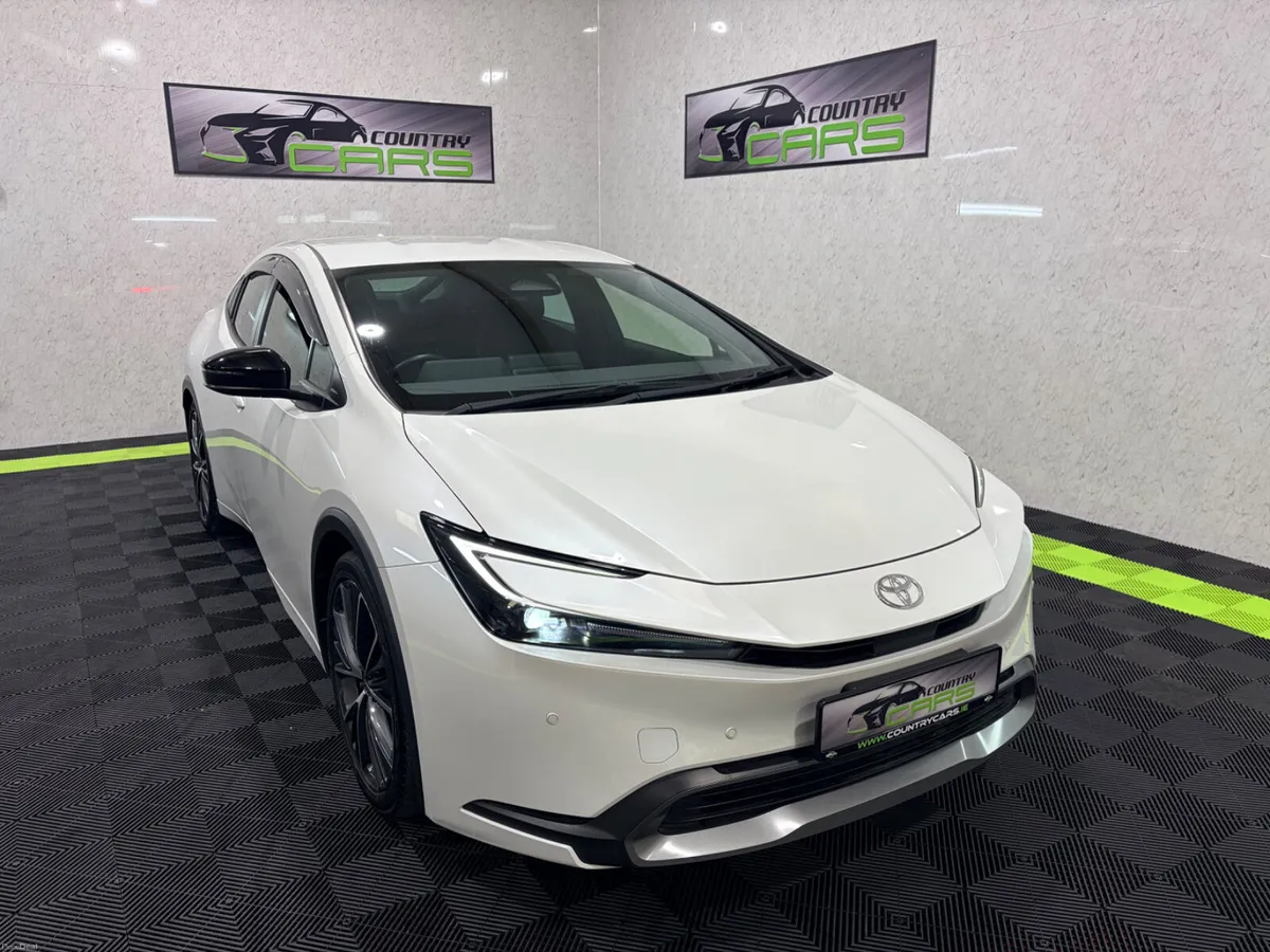 2023 Toyota Prius 2.0 Hybrid Auto//LOW KM’S - Image 4