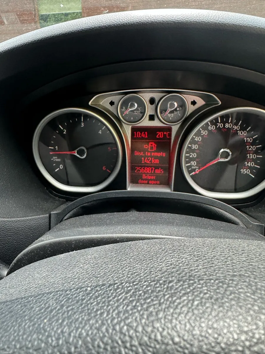 Ford focus 2011 1.6 - Image 4